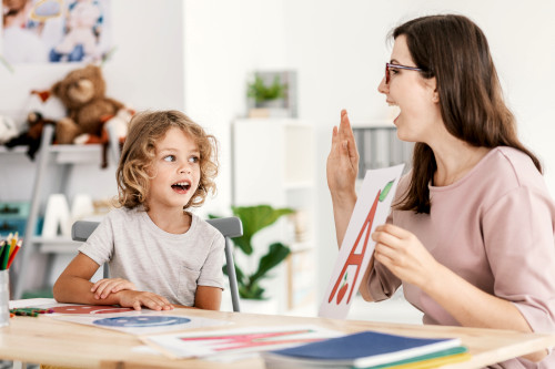 Schulkinder mit Lehrerin